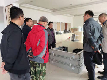 河南省建設(shè)廳科技與標(biāo)準(zhǔn)處康處長、河南省建筑協(xié)會段秘書長、河南省建筑科學(xué)研究院黃工等一行蒞臨考察