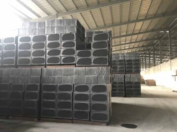 建筑外墻保溫板選用石墨改性水泥基保溫板，A級(jí)防火，施工方便，粘接好，壽命長(zhǎng)